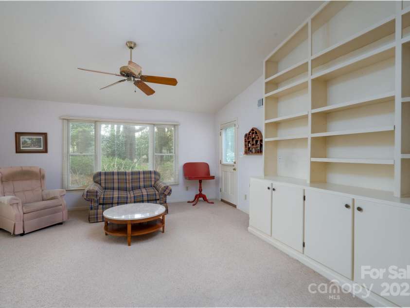 6815 Old Post Road, Charlotte, NC 28212.  MLS# CAR4244683, YatesRealty ID 8734. 