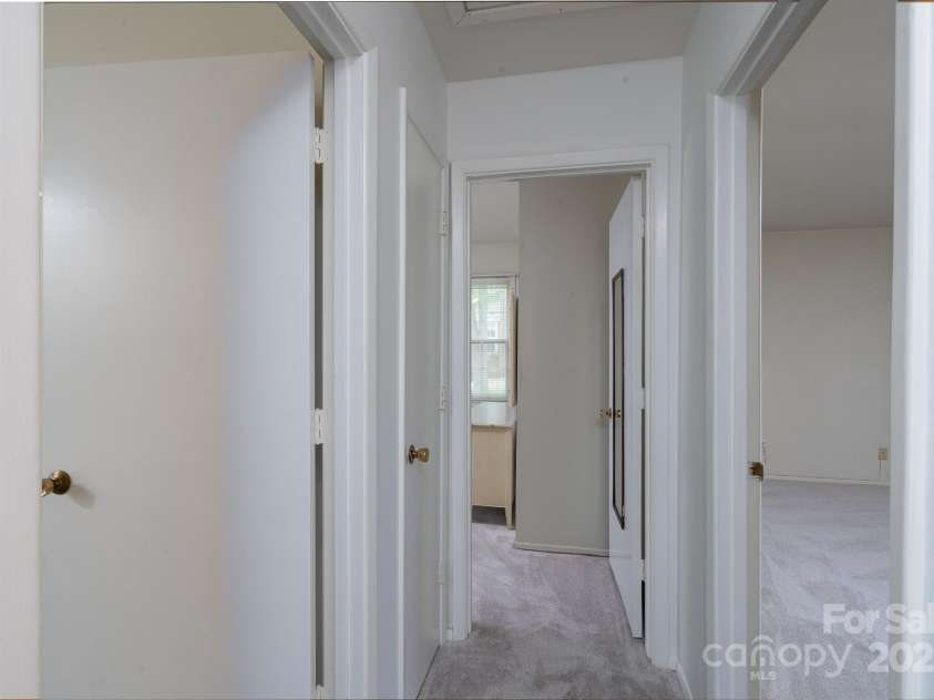 6815 Old Post Road, Charlotte, NC 28212.  MLS# CAR4244683, YatesRealty ID 8734. 