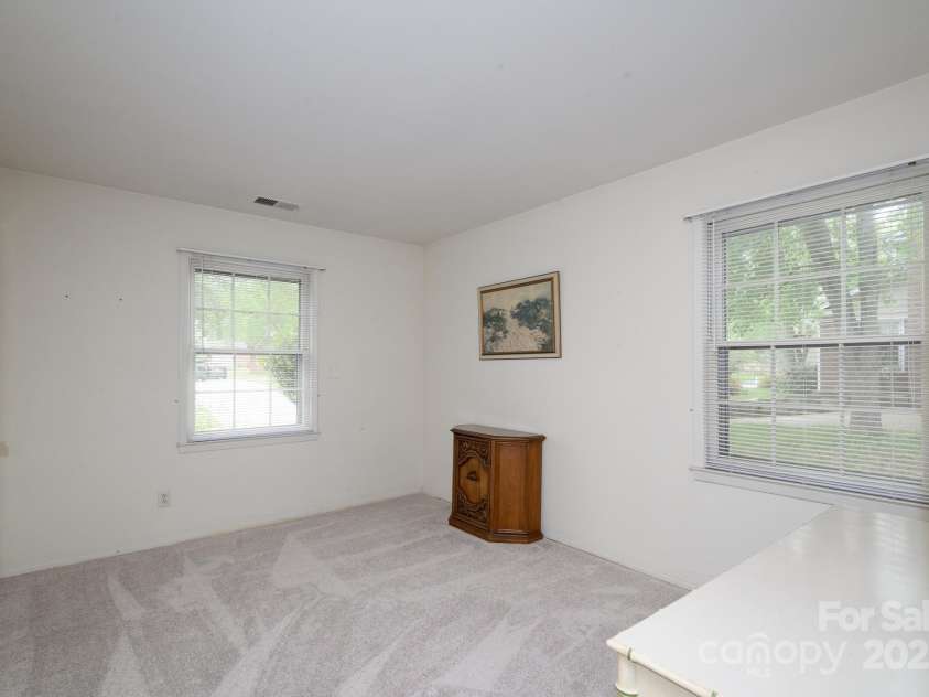 6815 Old Post Road, Charlotte, NC 28212.  MLS# CAR4244683, YatesRealty ID 8734. 