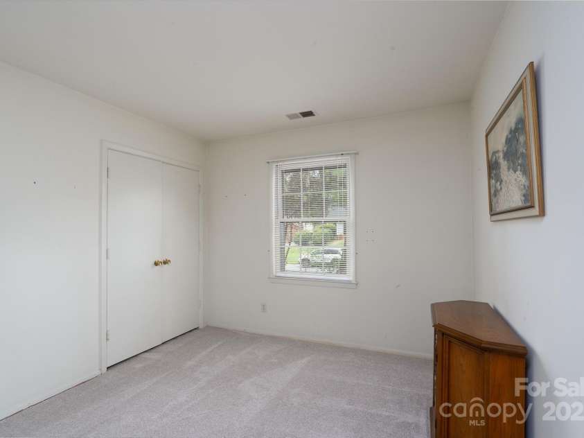 6815 Old Post Road, Charlotte, NC 28212.  MLS# CAR4244683, YatesRealty ID 8734. 