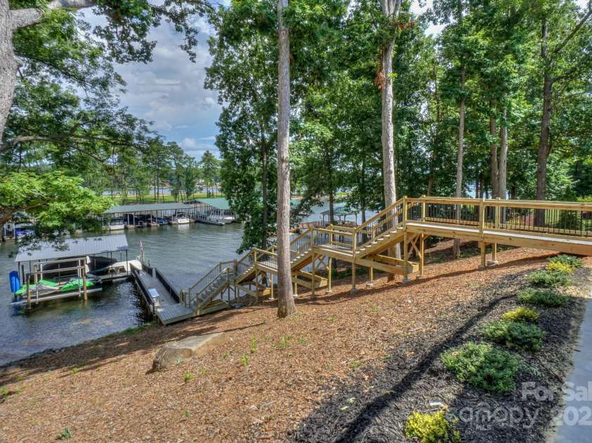153 High Hills Drive, Mooresville, NC 28117.  MLS# CAR4246842, YatesRealty ID 8735. 