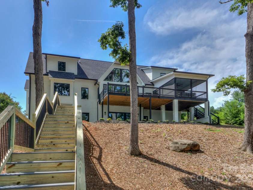 153 High Hills Drive, Mooresville, NC 28117.  MLS# CAR4246842, YatesRealty ID 8735. 