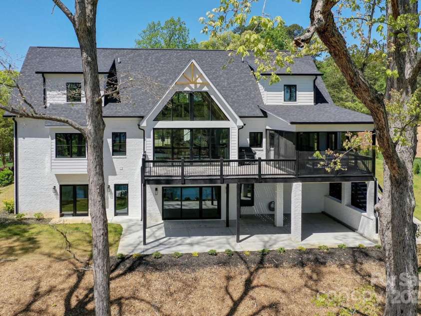 153 High Hills Drive, Mooresville, NC 28117.  MLS# CAR4246842, YatesRealty ID 8735. High Quality Built Custom Home only 1.5 yrs old
