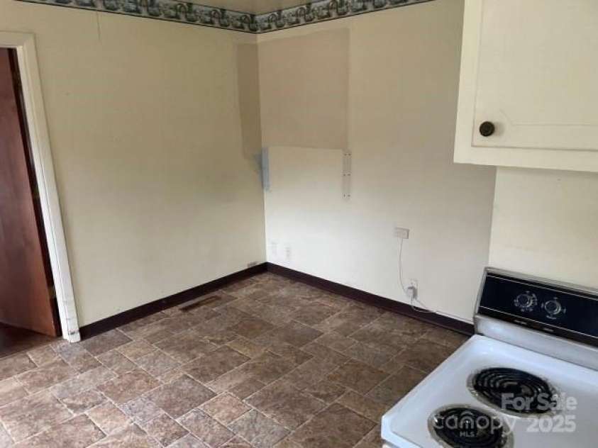 217 Hillcrest Drive, Union, SC 29379.  MLS# CAR4210816, YatesRealty ID 8736. 