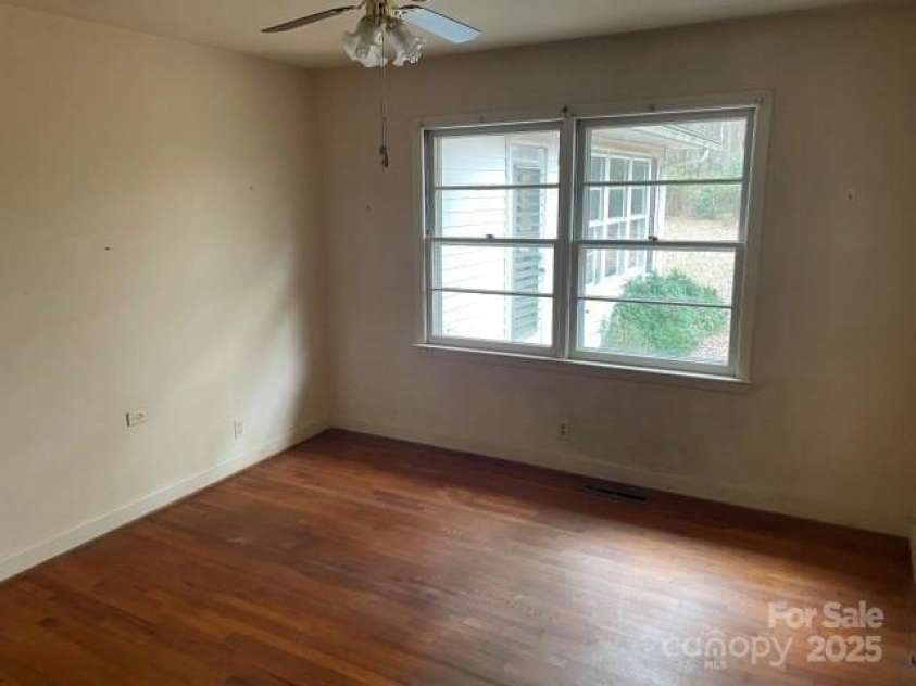 217 Hillcrest Drive, Union, SC 29379.  MLS# CAR4210816, YatesRealty ID 8736. 