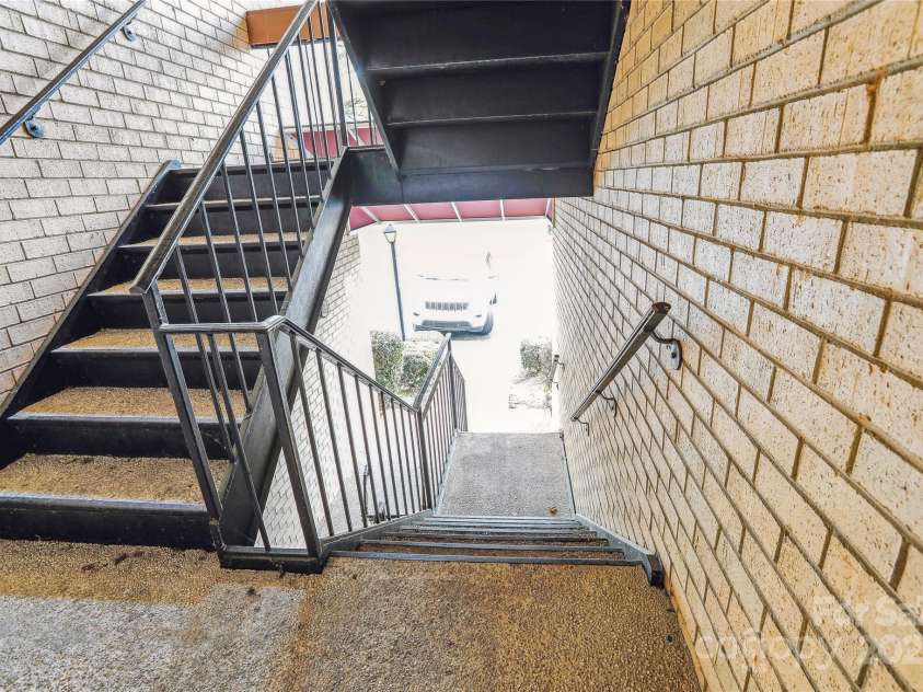 4811 Spring Lake Drive, Charlotte, NC 28212.  MLS# CAR4225358, YatesRealty ID 8737. 2nd floor unit