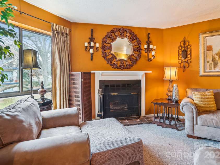 4811 Spring Lake Drive, Charlotte, NC 28212.  MLS# CAR4225358, YatesRealty ID 8737. 