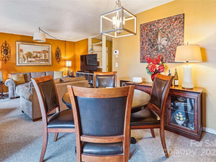 4811 Spring Lake Drive, Charlotte, NC 28212.  MLS# CAR4225358, YatesRealty ID 8737. Open floor plan