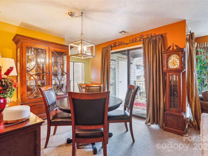 4811 Spring Lake Drive, Charlotte, NC 28212.  MLS# CAR4225358, YatesRealty ID 8737. Separate dining area