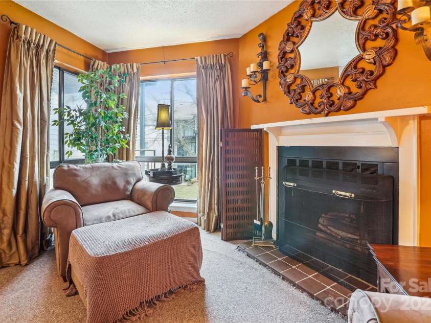 4811 Spring Lake Drive, Charlotte, NC 28212.  MLS# CAR4225358, YatesRealty ID 8737. Wood burning fireplace