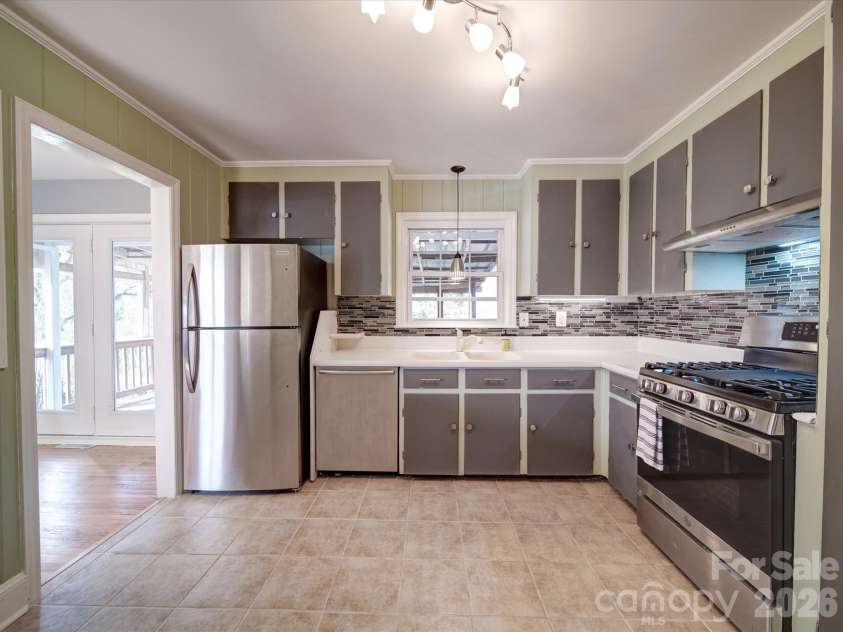 2036 Edgewater Drive, Charlotte, NC 28210.  MLS# CAR4340593, YatesRealty ID 8738. 