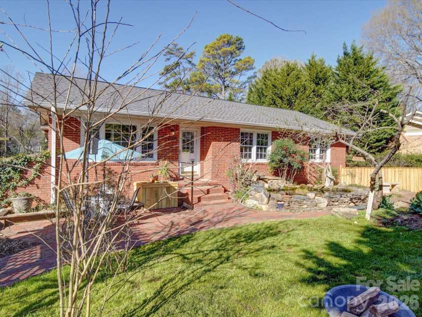 2036 Edgewater Drive, Charlotte, NC 28210.  MLS# CAR4340593, YatesRealty ID 8738. 