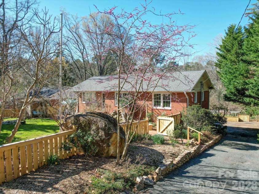 2036 Edgewater Drive, Charlotte, NC 28210.  MLS# CAR4340593, YatesRealty ID 8738. 