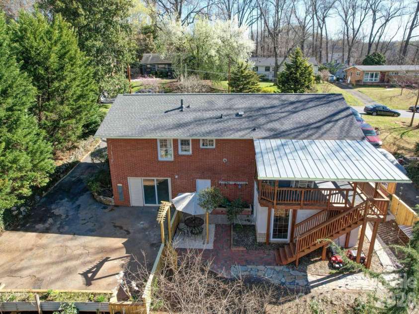 2036 Edgewater Drive, Charlotte, NC 28210.  MLS# CAR4340593, YatesRealty ID 8738. 