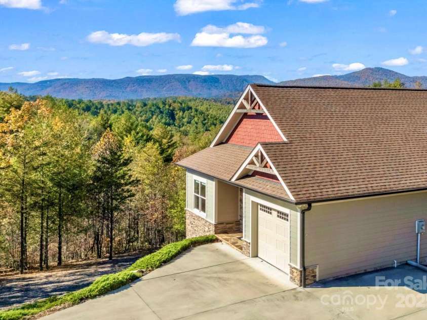 5588 Table View Lane, Lenoir, NC 28645.  MLS# CAR4317047, YatesRealty ID 8739. 