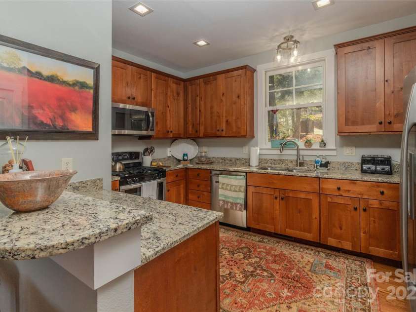 126 Mossycup Court, Tuckasegee, NC 28783.  MLS# CAR4324867, YatesRealty ID 874. Gorgeous Kitchen