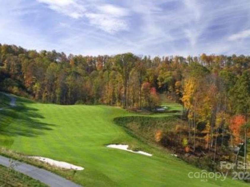 126 Mossycup Court, Tuckasegee, NC 28783.  MLS# CAR4324867, YatesRealty ID 874. Jack Nicklaus Design 9-hole Executive Course - Features 7 Par 3's, 2 Par 's. 