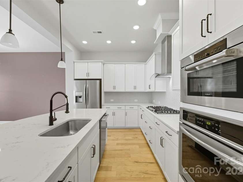 9209 Colin Crossing Court, Charlotte, NC 28277.  MLS# CAR4305863, YatesRealty ID 8741. Kitchen