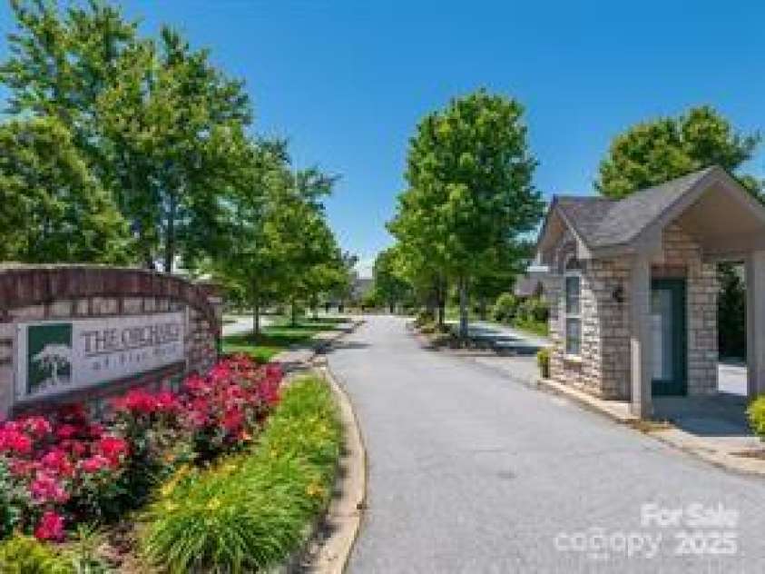 602 Summerfield Place, Flat Rock, NC 28731.  MLS# CAR4276322, YatesRealty ID 8744. 