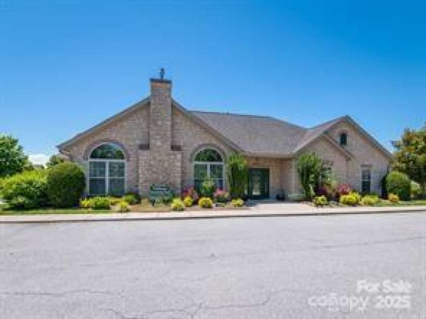 602 Summerfield Place, Flat Rock, NC 28731.  MLS# CAR4276322, YatesRealty ID 8744. 