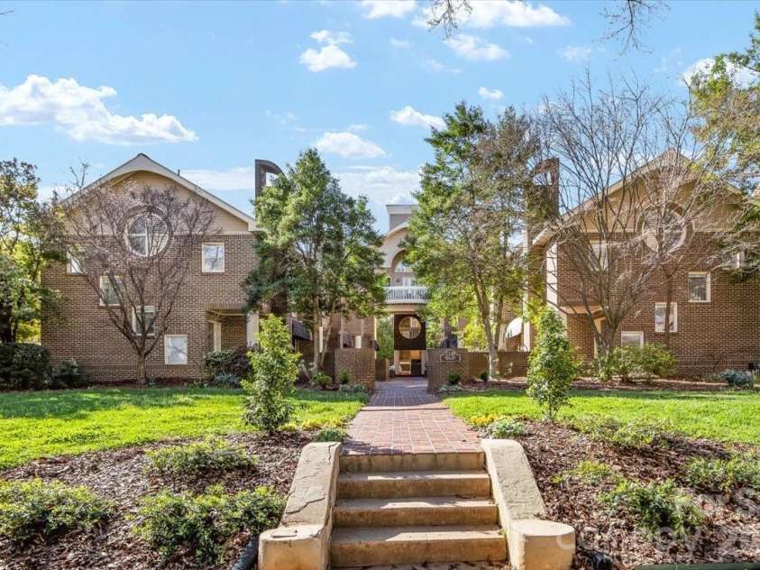 2330 Roswell Avenue, Charlotte, NC 28207.  MLS# CAR4358030, YatesRealty ID 8746. 