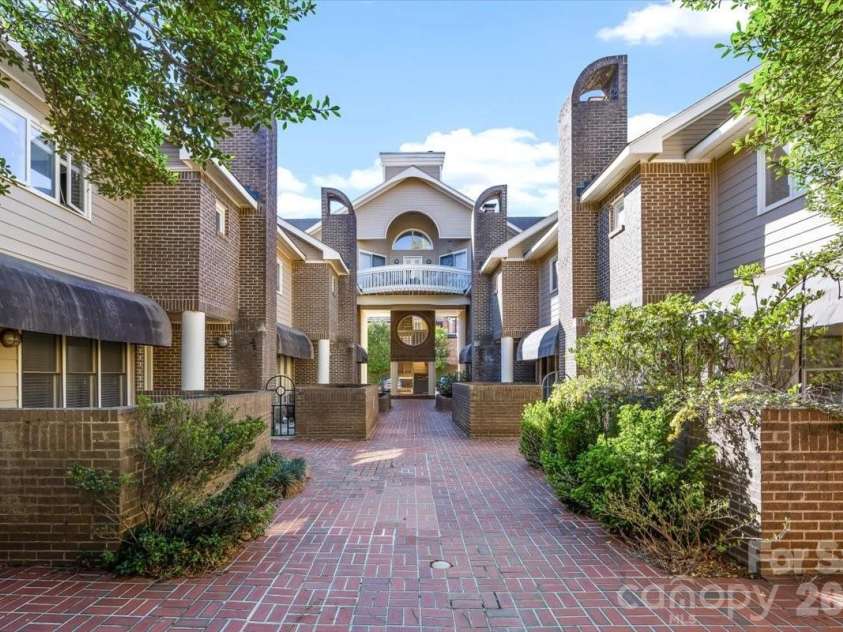 2330 Roswell Avenue, Charlotte, NC 28207.  MLS# CAR4358030, YatesRealty ID 8746. 
