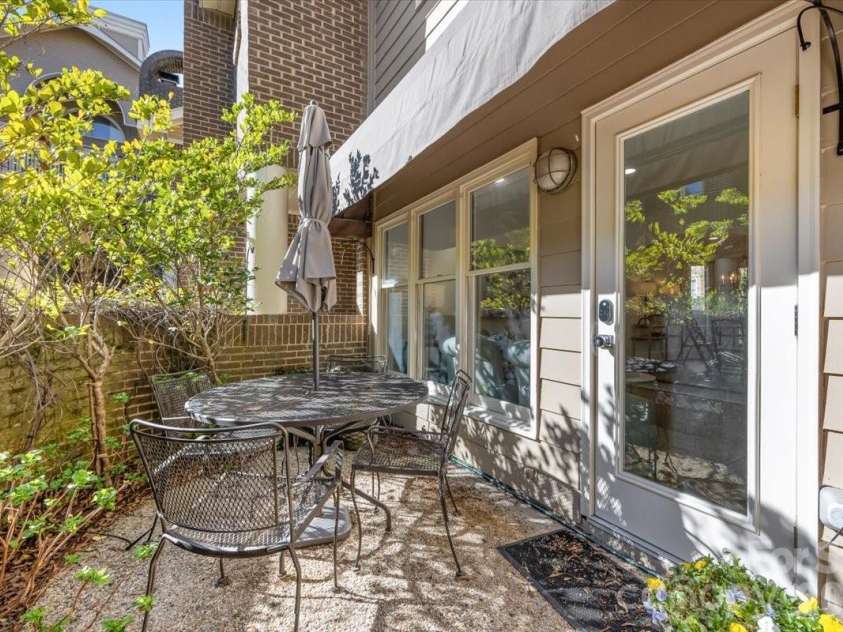 2330 Roswell Avenue, Charlotte, NC 28207.  MLS# CAR4358030, YatesRealty ID 8746. 