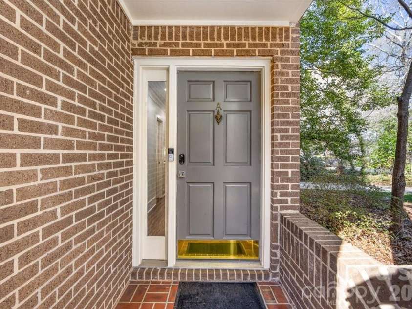 2330 Roswell Avenue, Charlotte, NC 28207.  MLS# CAR4358030, YatesRealty ID 8746. 