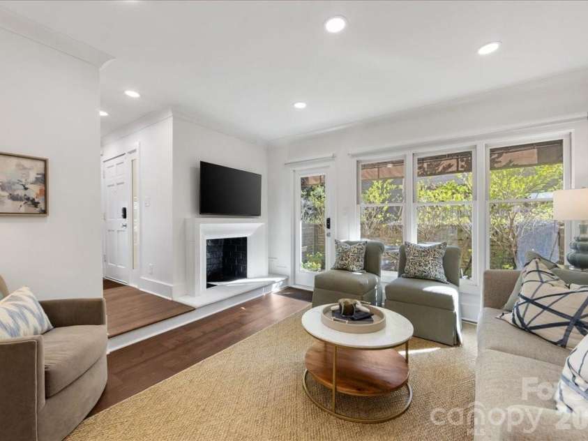 2330 Roswell Avenue, Charlotte, NC 28207.  MLS# CAR4358030, YatesRealty ID 8746. 
