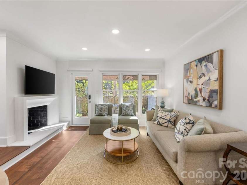 2330 Roswell Avenue, Charlotte, NC 28207.  MLS# CAR4358030, YatesRealty ID 8746. 
