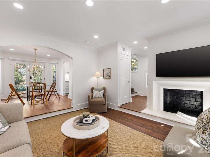 2330 Roswell Avenue, Charlotte, NC 28207.  MLS# CAR4358030, YatesRealty ID 8746. 