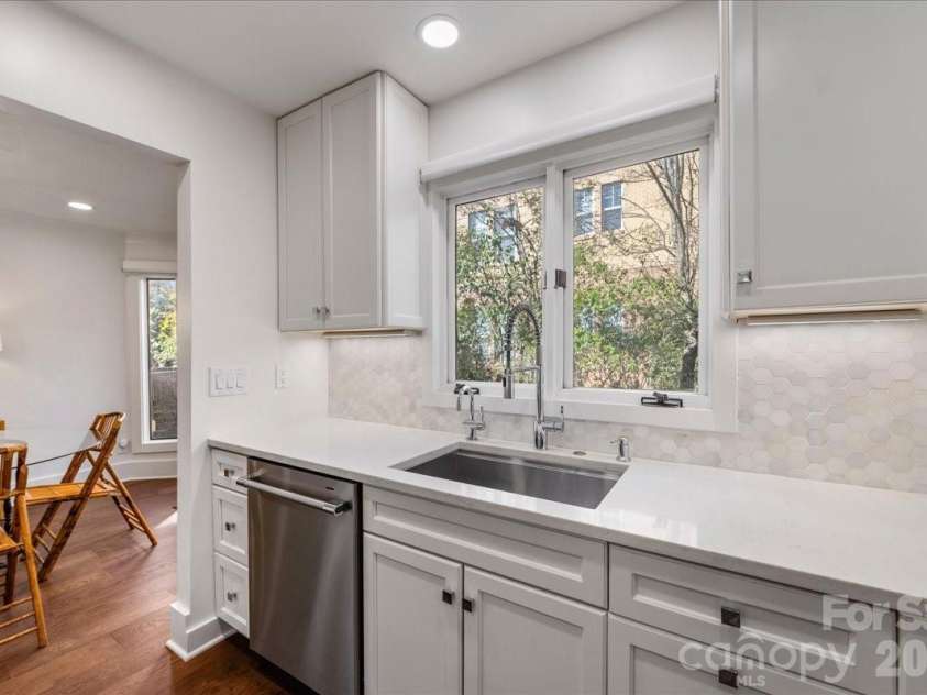 2330 Roswell Avenue, Charlotte, NC 28207.  MLS# CAR4358030, YatesRealty ID 8746. 