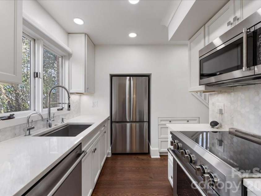 2330 Roswell Avenue, Charlotte, NC 28207.  MLS# CAR4358030, YatesRealty ID 8746. 