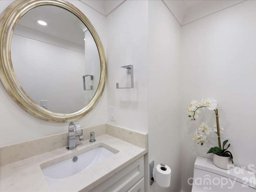 2330 Roswell Avenue, Charlotte, NC 28207.  MLS# CAR4358030, YatesRealty ID 8746. 
