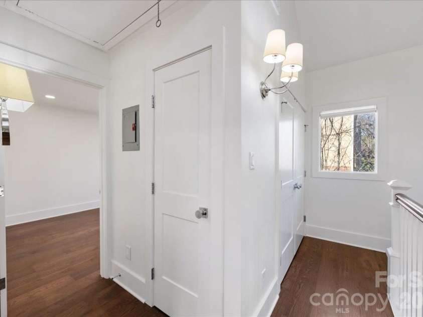 2330 Roswell Avenue, Charlotte, NC 28207.  MLS# CAR4358030, YatesRealty ID 8746. 