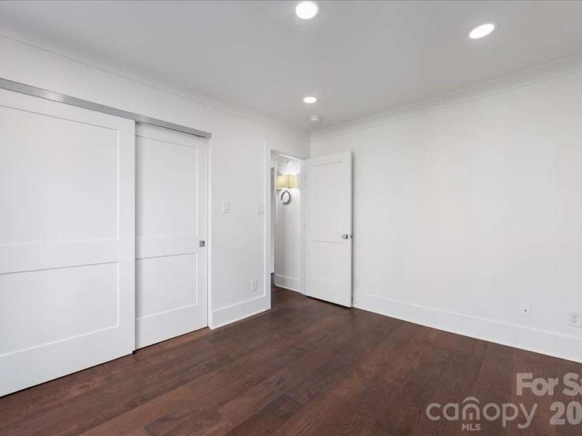 2330 Roswell Avenue, Charlotte, NC 28207.  MLS# CAR4358030, YatesRealty ID 8746. 