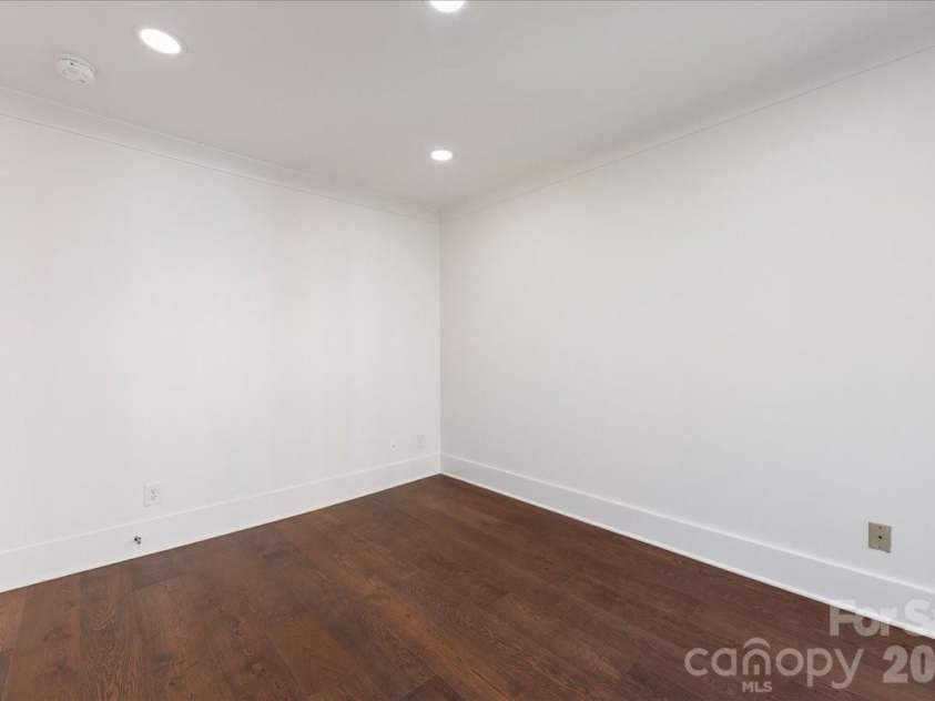 2330 Roswell Avenue, Charlotte, NC 28207.  MLS# CAR4358030, YatesRealty ID 8746. 