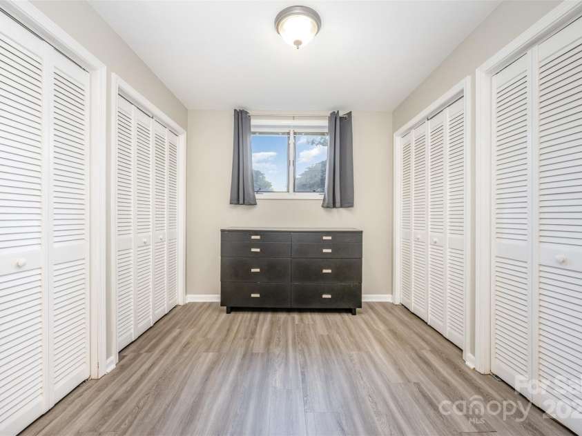 1500 Beth Haven Church Road, Denver, NC 28037.  MLS# CAR4312564, YatesRealty ID 8748. Primary Dressing Area