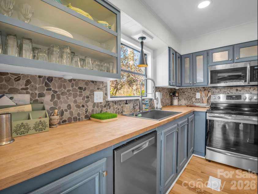 456 Youngs Mountain Drive, Lake Lure, NC 28746.  MLS# CAR4356097, YatesRealty ID 8748. Updated Kitchen