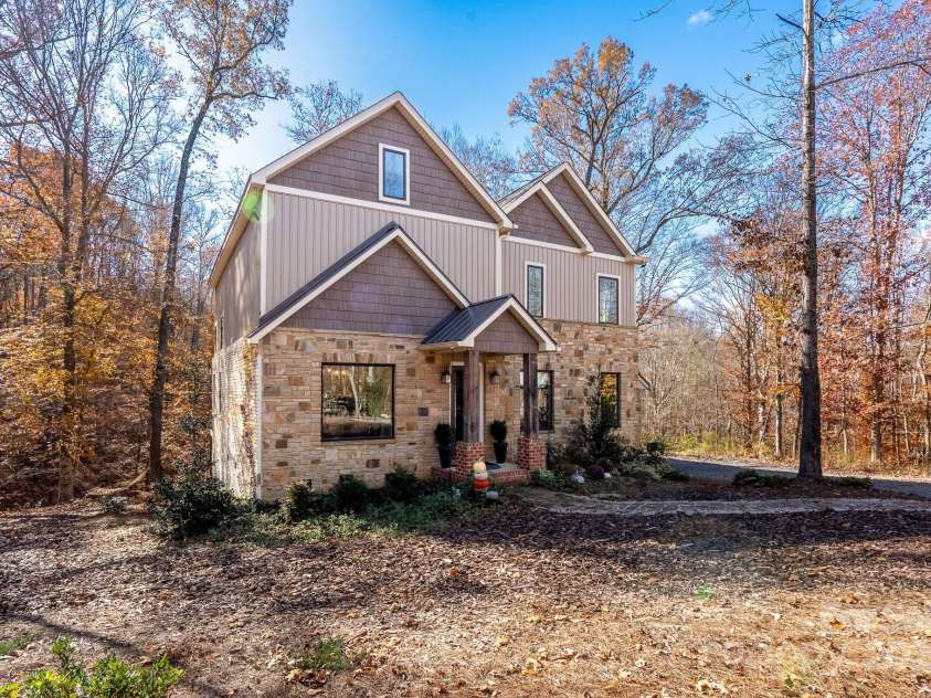 600 Monbo Road, Statesville, NC 28677.  MLS# CAR4320848, YatesRealty ID 875. 