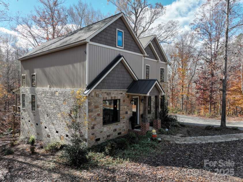 600 Monbo Road, Statesville, NC 28677.  MLS# CAR4320848, YatesRealty ID 875. 