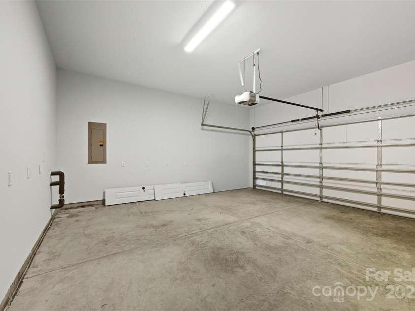 9209 Colin Crossing Court, Charlotte, NC 28277.  MLS# CAR4305863, YatesRealty ID 875. Garage