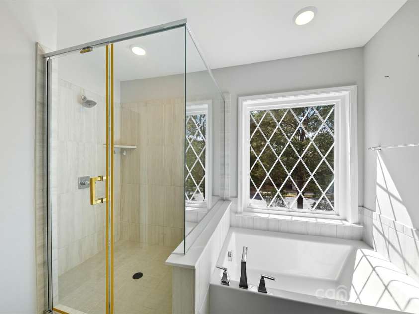 9209 Colin Crossing Court, Charlotte, NC 28277.  MLS# CAR4305863, YatesRealty ID 875. Primary Full Bath