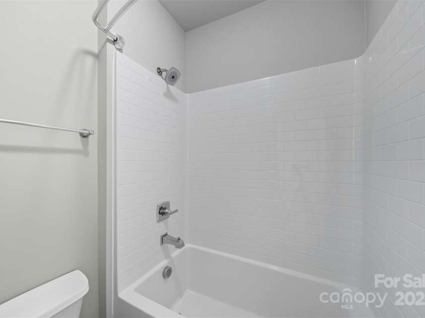 9209 Colin Crossing Court, Charlotte, NC 28277.  MLS# CAR4305863, YatesRealty ID 875. Upper Floor Full Bath