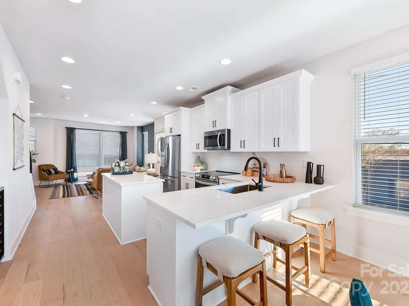 1045 Northend Drive, Charlotte, NC 28206.  MLS# CAR4238021, YatesRealty ID 8751. 