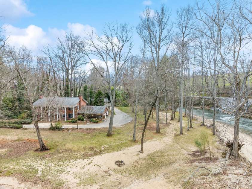 21 Riverbend Road, Canton, NC 28716.  MLS# CAR4241028, YatesRealty ID 8752. 