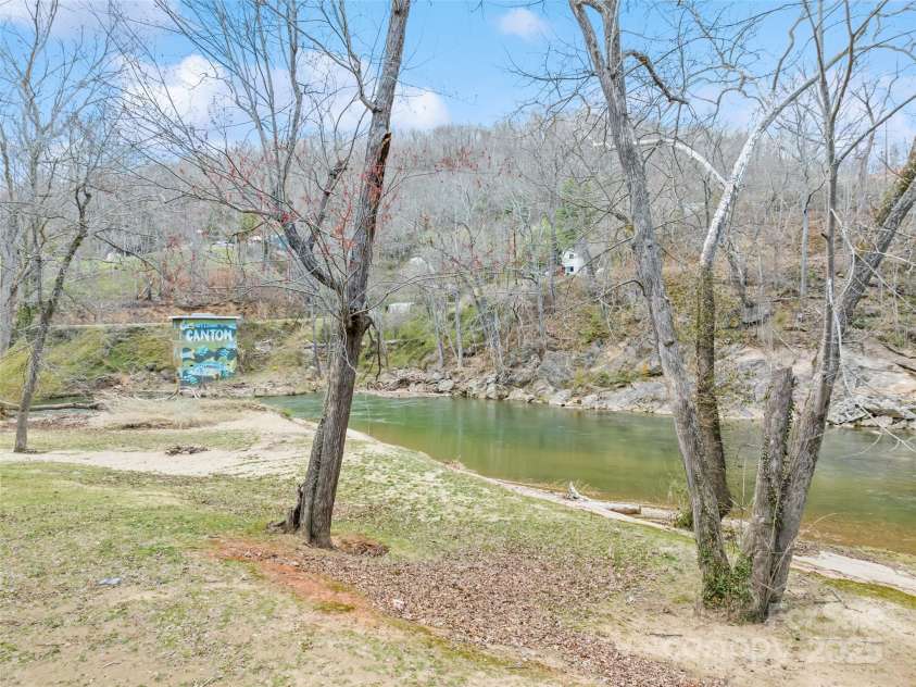 21 Riverbend Road, Canton, NC 28716.  MLS# CAR4241028, YatesRealty ID 8752. 