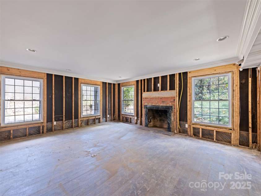 21 Riverbend Road, Canton, NC 28716.  MLS# CAR4241028, YatesRealty ID 8752. 