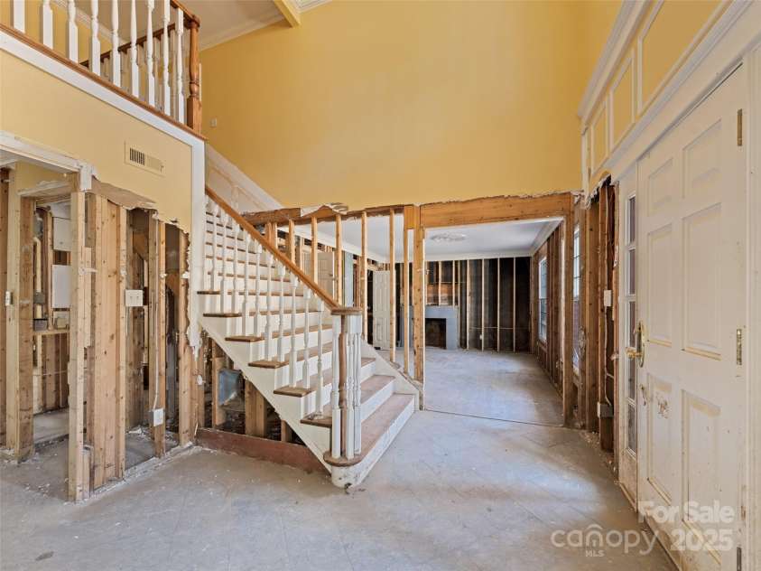 21 Riverbend Road, Canton, NC 28716.  MLS# CAR4241028, YatesRealty ID 8752. 