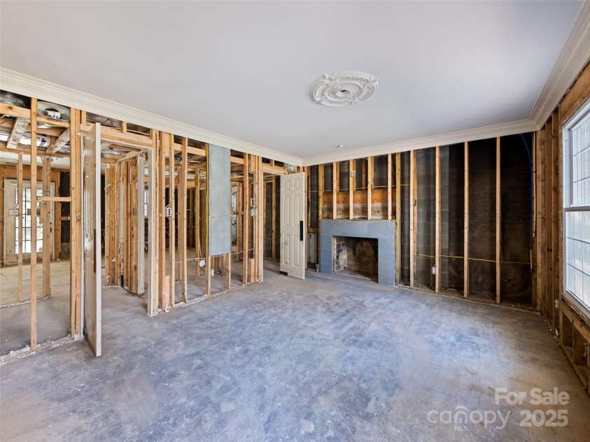 21 Riverbend Road, Canton, NC 28716.  MLS# CAR4241028, YatesRealty ID 8752. 